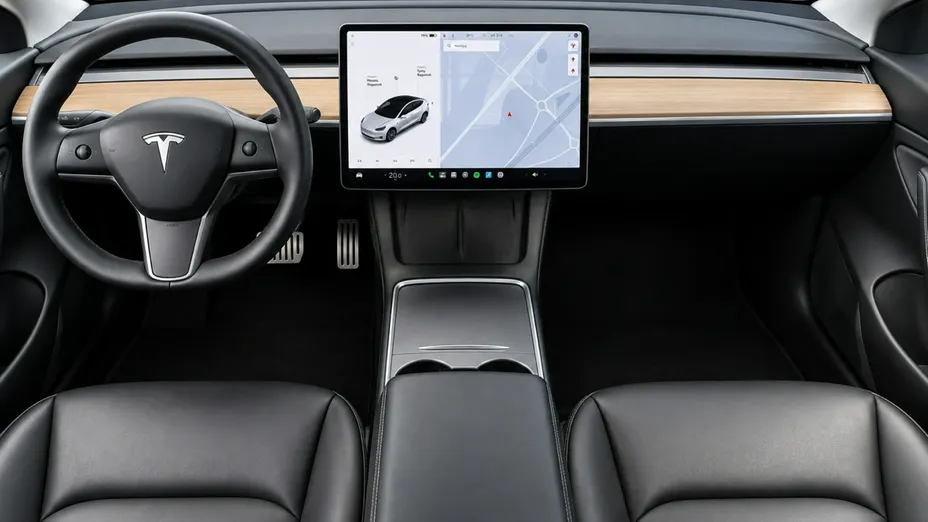 TESLA Model 3 -