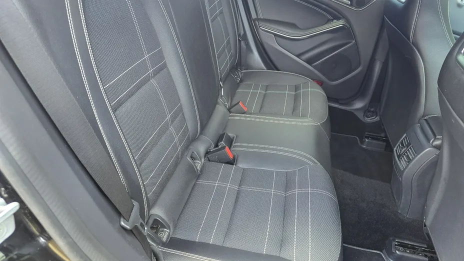 MERCEDES-BENZ CLA -