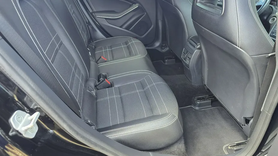 MERCEDES-BENZ CLA -