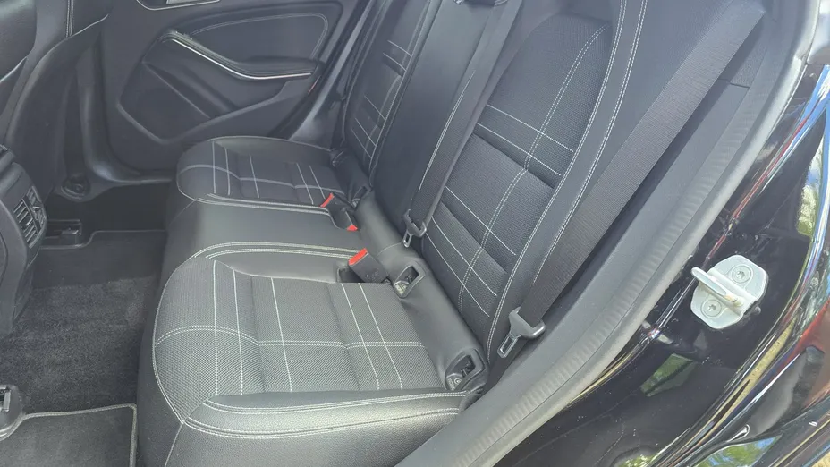 MERCEDES-BENZ CLA -