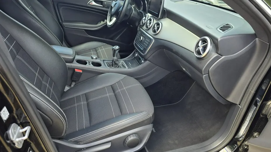 MERCEDES-BENZ CLA -
