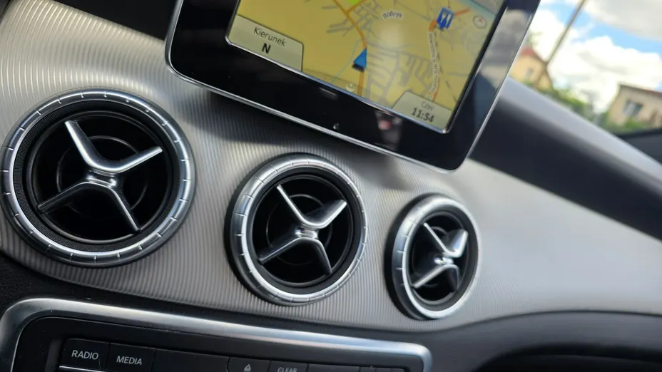 MERCEDES-BENZ CLA -