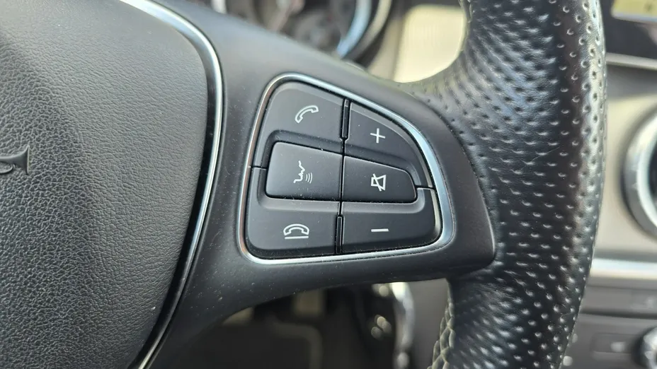 MERCEDES-BENZ CLA -