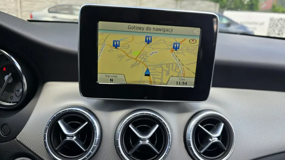 MERCEDES-BENZ CLA -