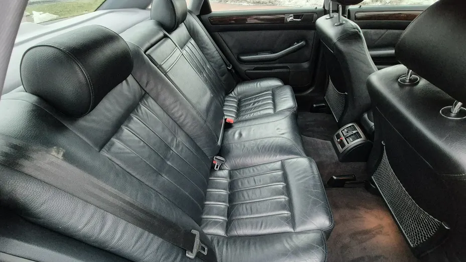 AUDI A6 -