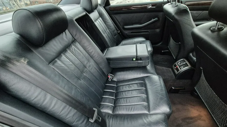 AUDI A6 -