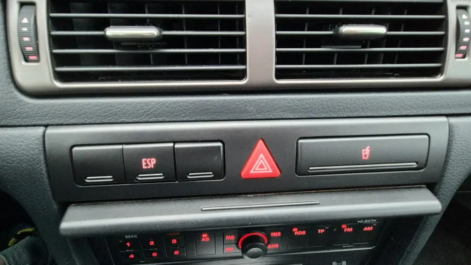 AUDI A6 -