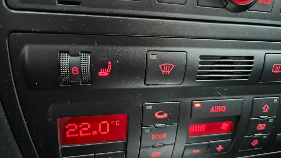 AUDI A6 -