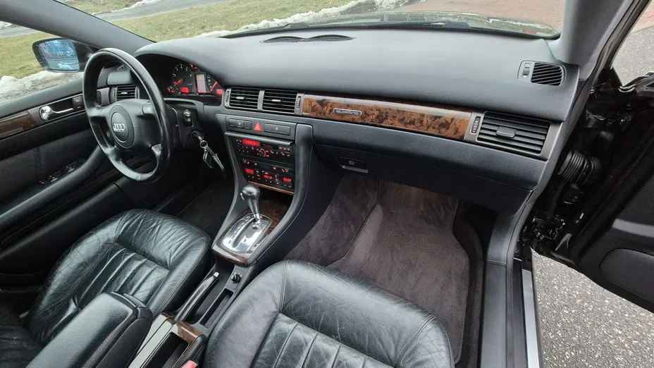 AUDI A6 -