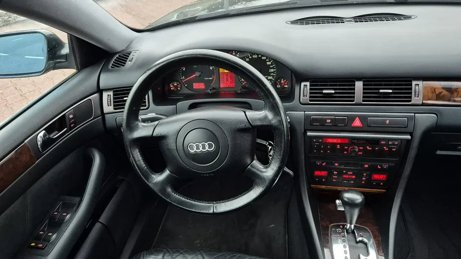 AUDI A6 -