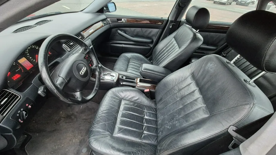 AUDI A6 -