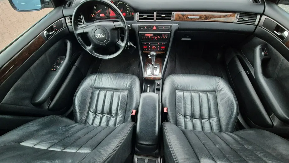 AUDI A6 -