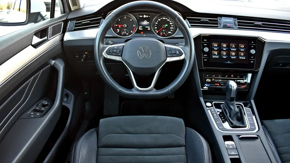 VOLKSWAGEN Passat -
