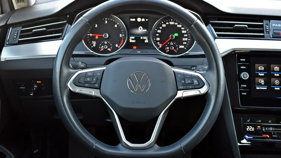 VOLKSWAGEN Passat -