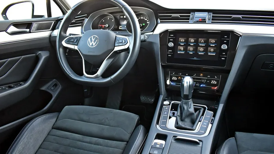 VOLKSWAGEN Passat -
