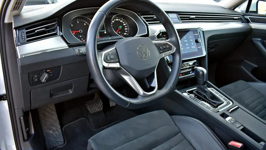 VOLKSWAGEN Passat -