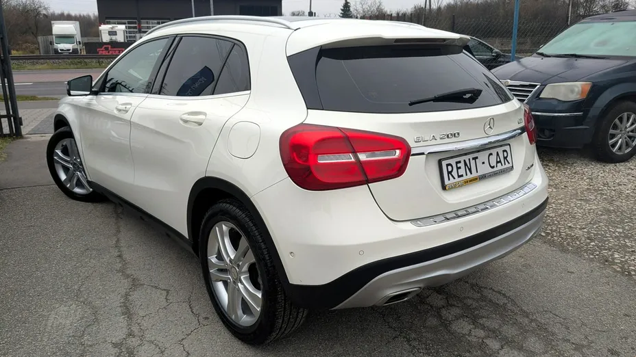 MERCEDES-BENZ GLA -