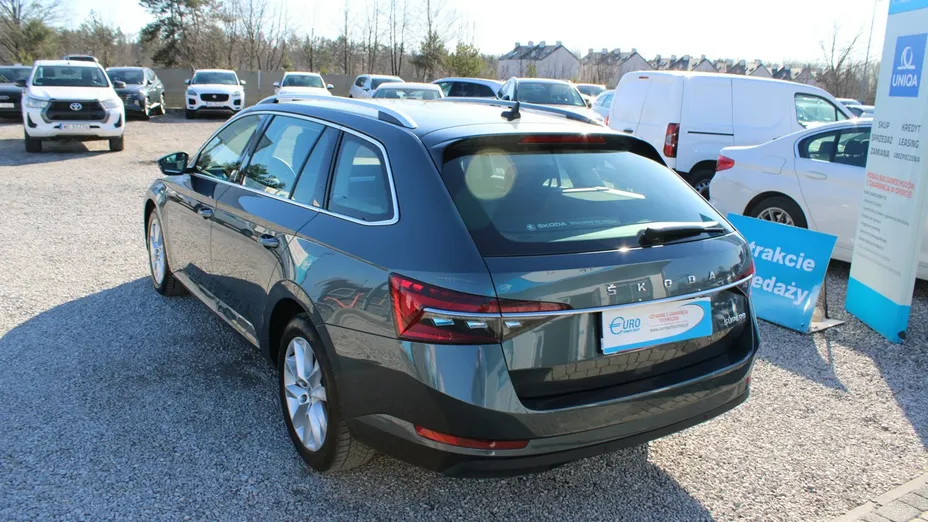 SKODA Superb -