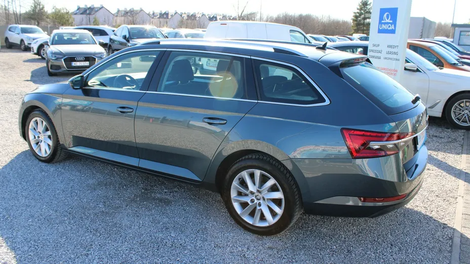 SKODA Superb -