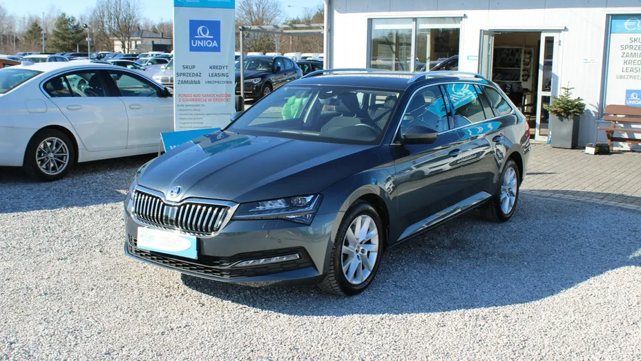 SKODA Superb -