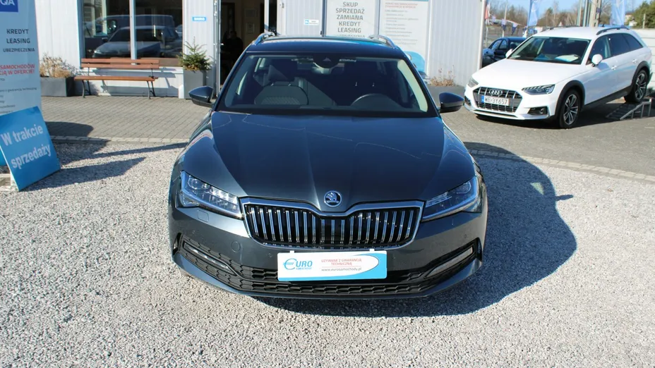 SKODA Superb -