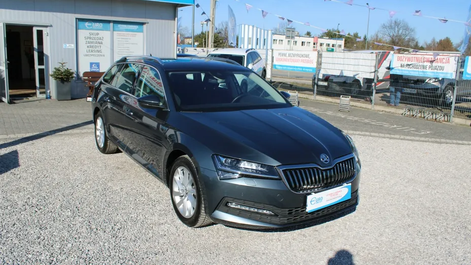 SKODA Superb -