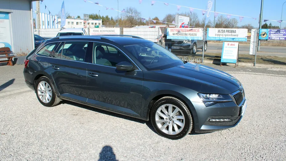 SKODA Superb -
