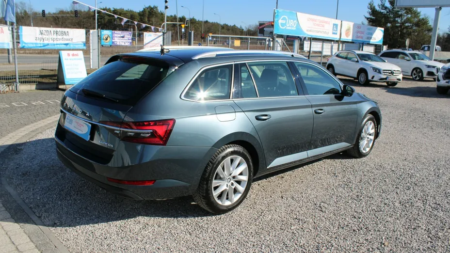SKODA Superb -