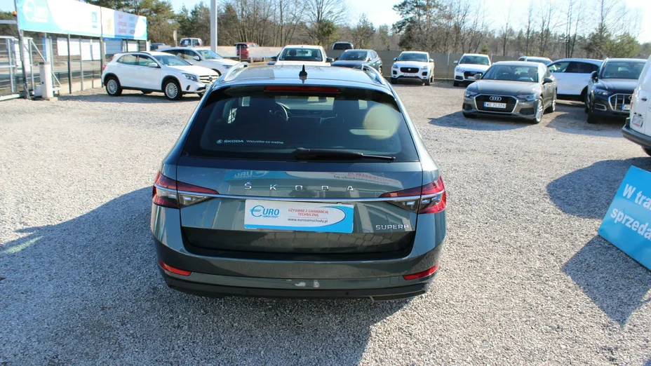 SKODA Superb -