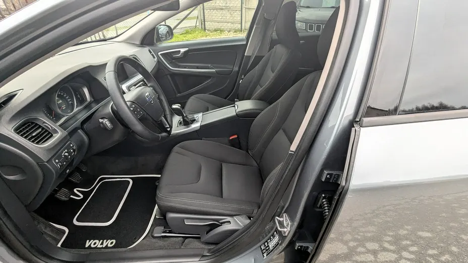 VOLVO V60 -