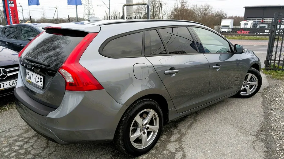 VOLVO V60 -