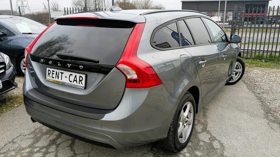 VOLVO V60 -