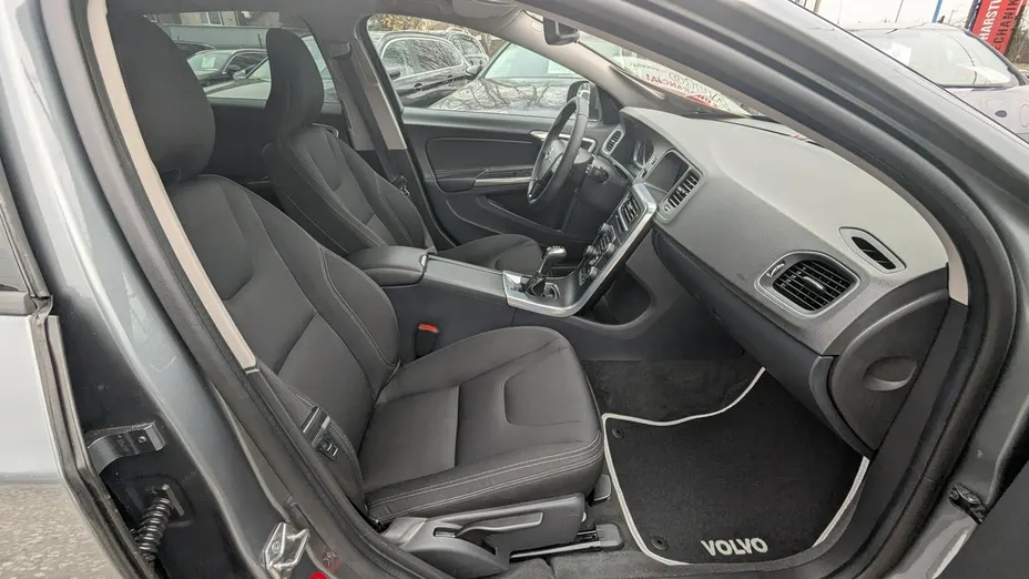 VOLVO V60 -