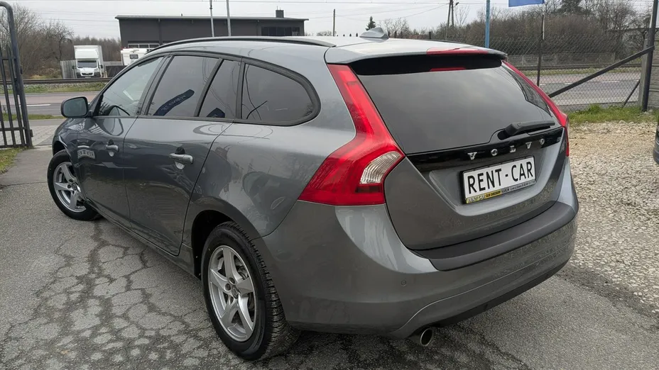 VOLVO V60 -