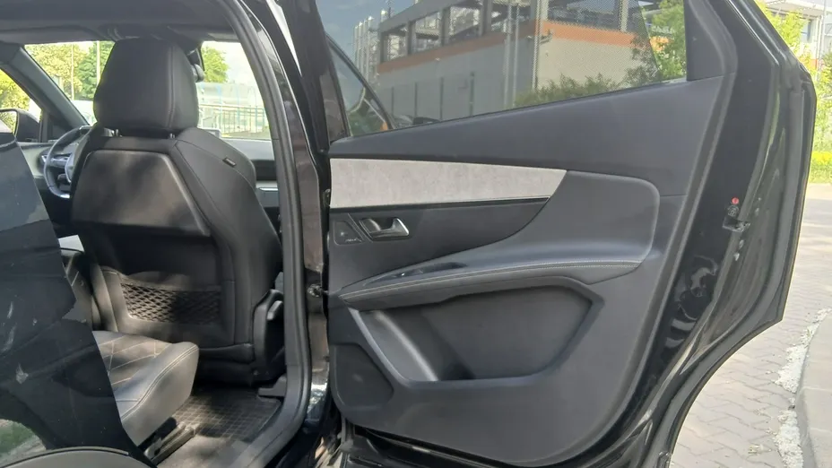 PEUGEOT 5008 -