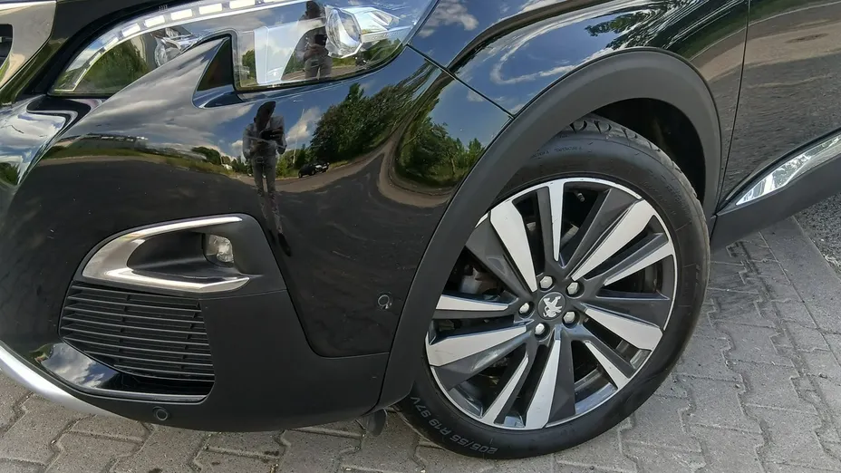 PEUGEOT 5008 -