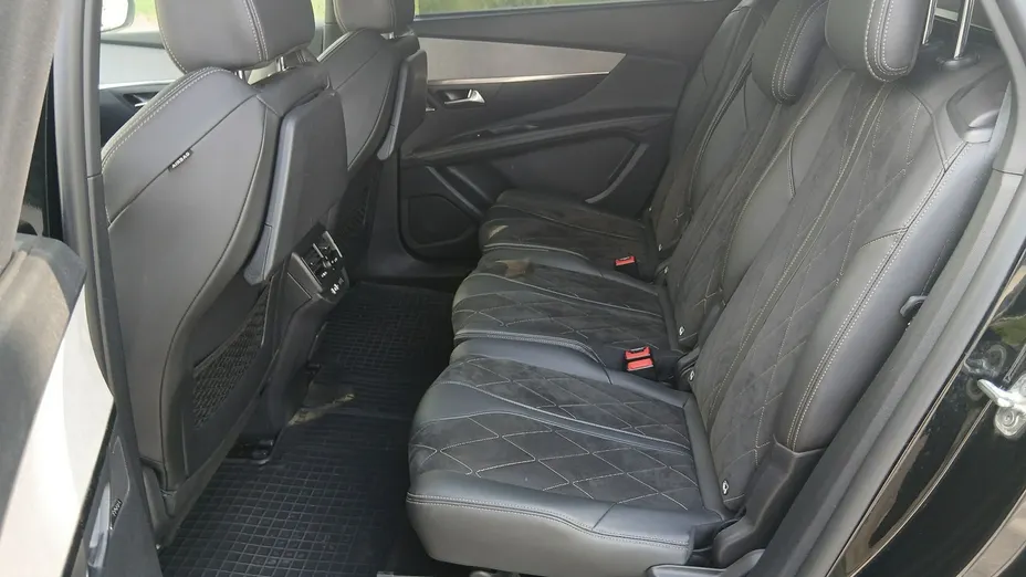 PEUGEOT 5008 -
