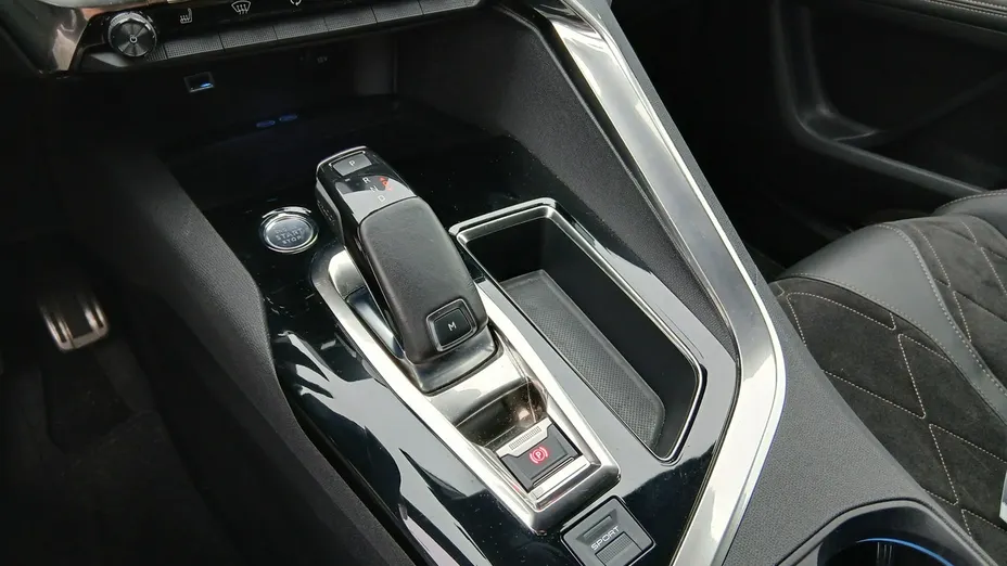PEUGEOT 5008 -