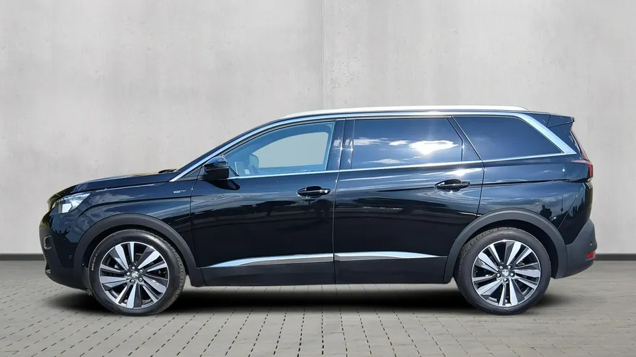 PEUGEOT 5008 -