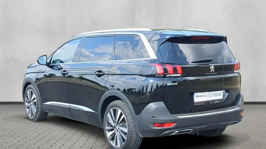 PEUGEOT 5008 -