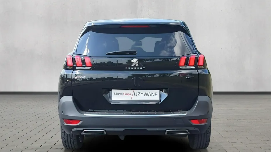 PEUGEOT 5008 -