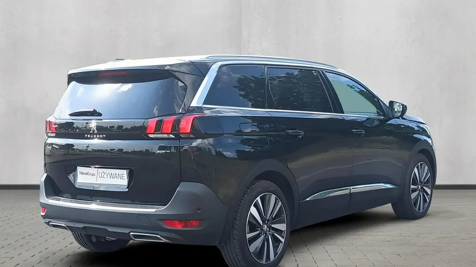 PEUGEOT 5008 -