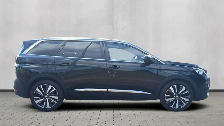 PEUGEOT 5008 -