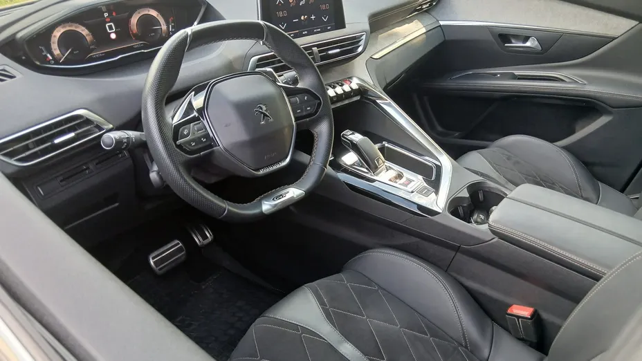 PEUGEOT 5008 -
