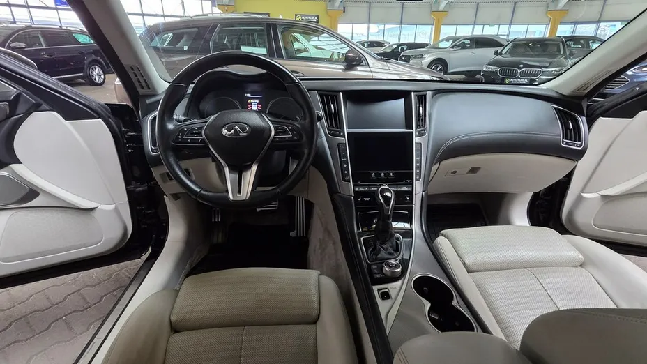 INFINITI Q50 -