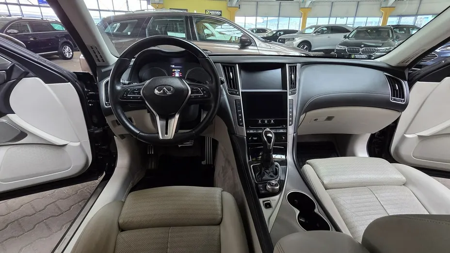 INFINITI Q50 -