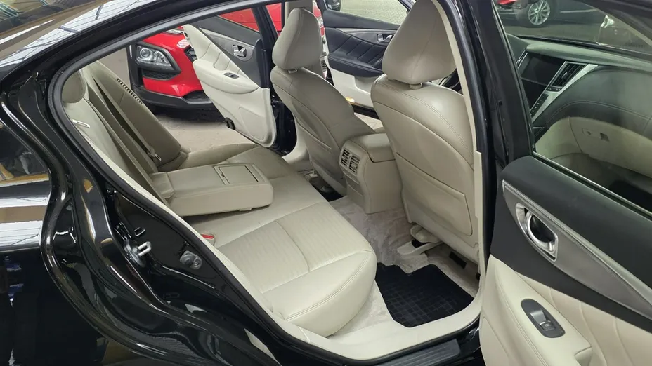 INFINITI Q50 -