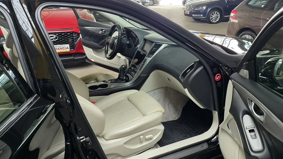 INFINITI Q50 -