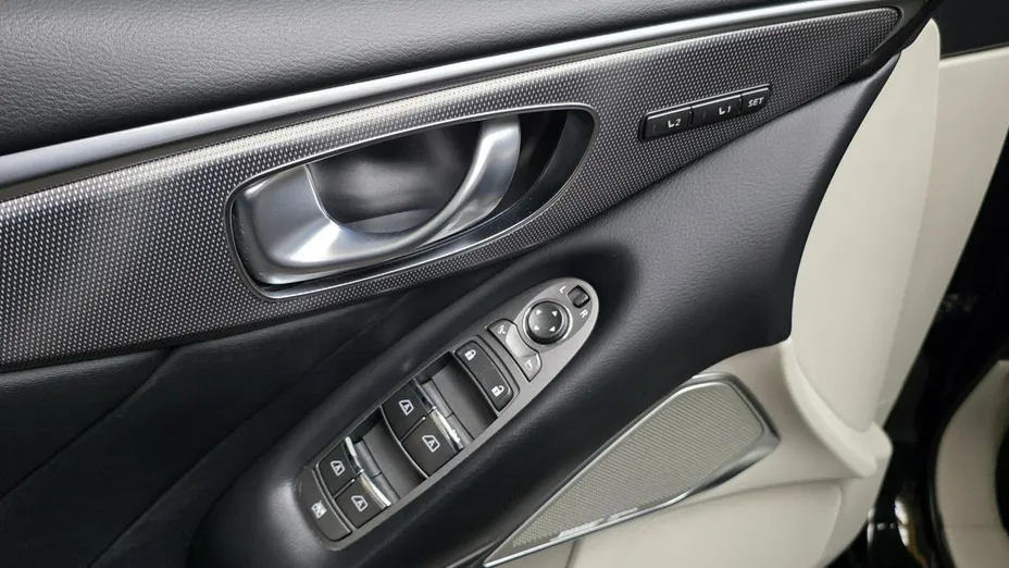 INFINITI Q50 -