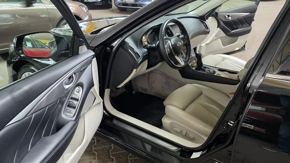 INFINITI Q50 -